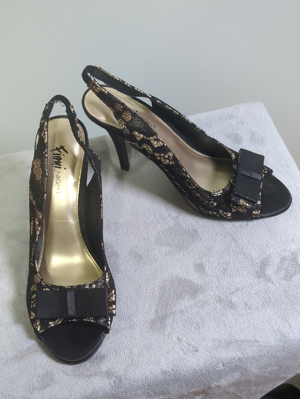 FIONI Night Black Lace and Gold Slingback Peep-Toe Heels, Size 7.5